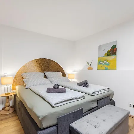 Big Center No Party *