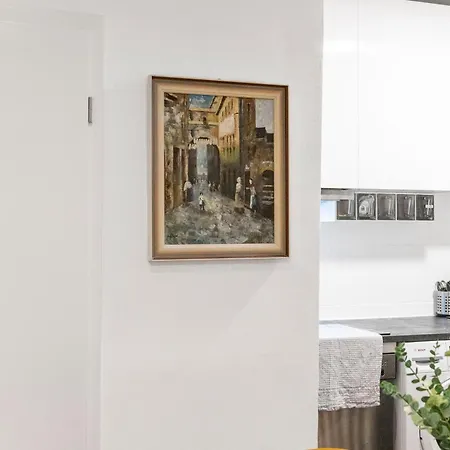 Big Center No Party דירה